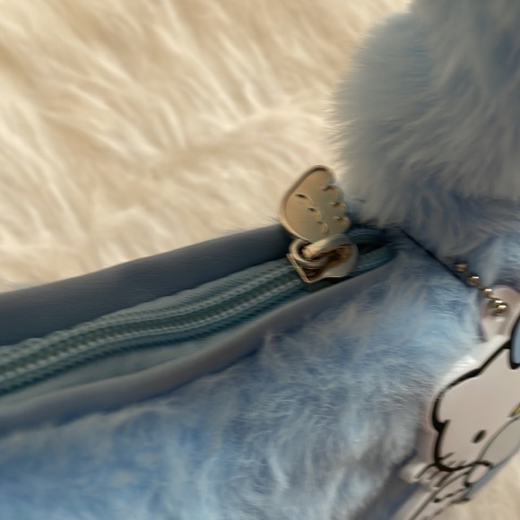 Hello Kitty Forever 21 Blue Fur Rhinestone Bag NEW Keychain - Picture 4 of 9